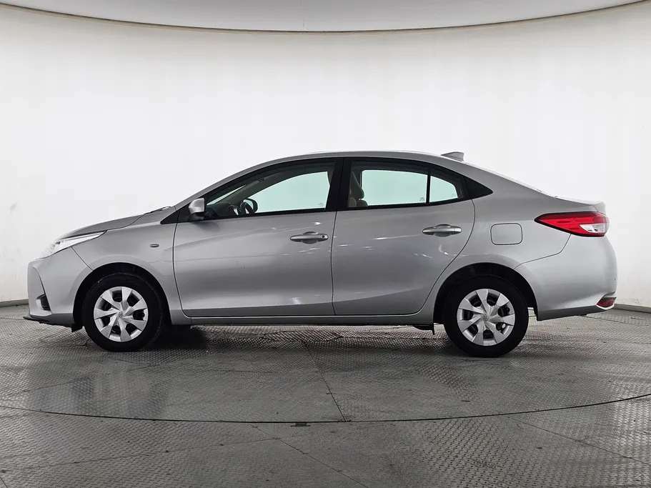 2022 Toyota Yaris  Y 