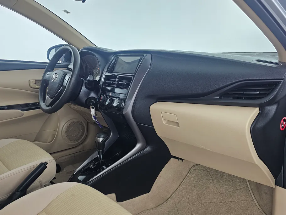 2022 Toyota Yaris  Y 
