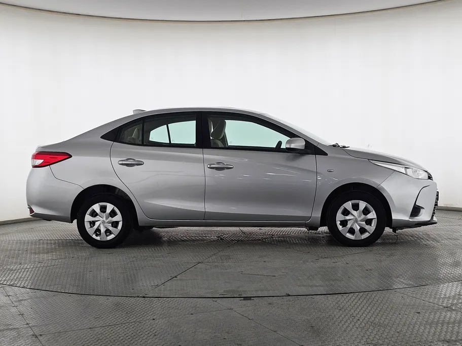 2022 Toyota Yaris  Y 