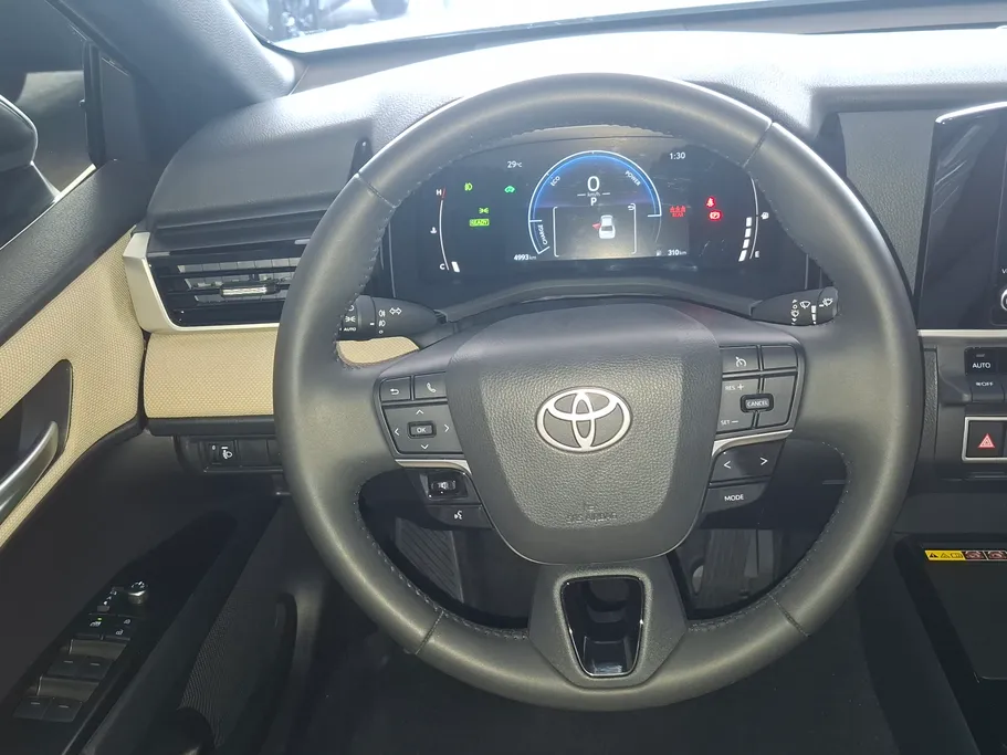 2025 Toyota Camry  LE HEV 