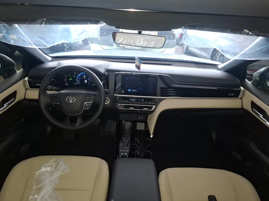 2025 Toyota Camry  LE HEV 