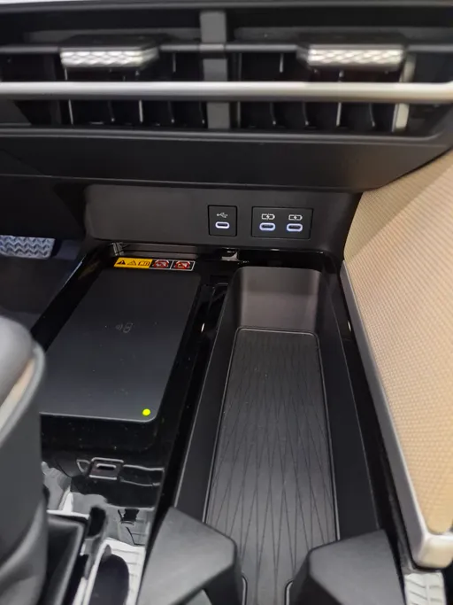 2025 Toyota Camry  LE HEV 