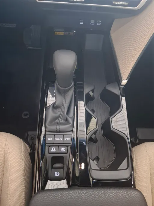 2025 Toyota Camry  LE HEV 