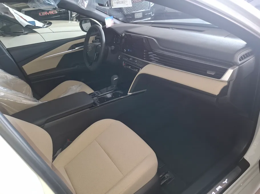 2025 Toyota Camry  LE HEV 