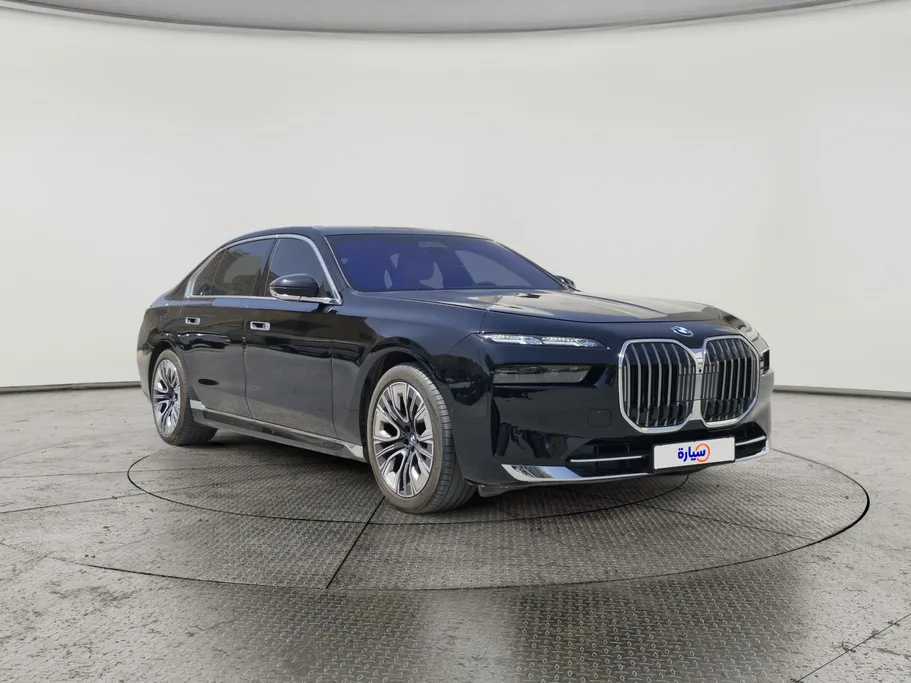 بي ام دبليو الفئة السابعة 735i 2025 