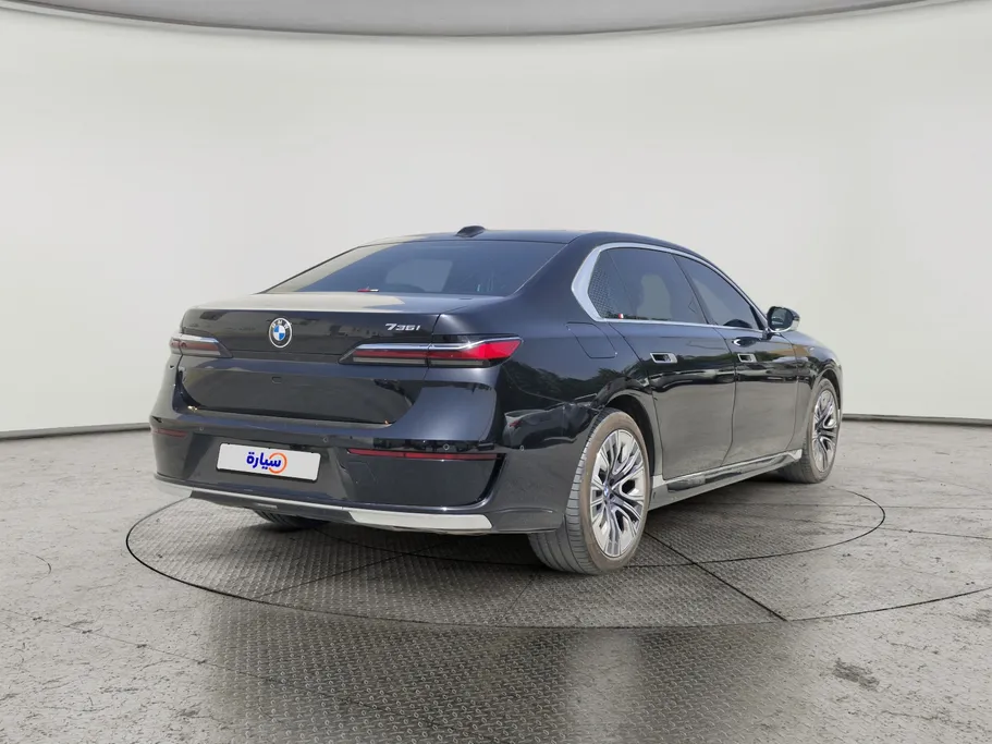 بي ام دبليو الفئة السابعة 735i 2025 