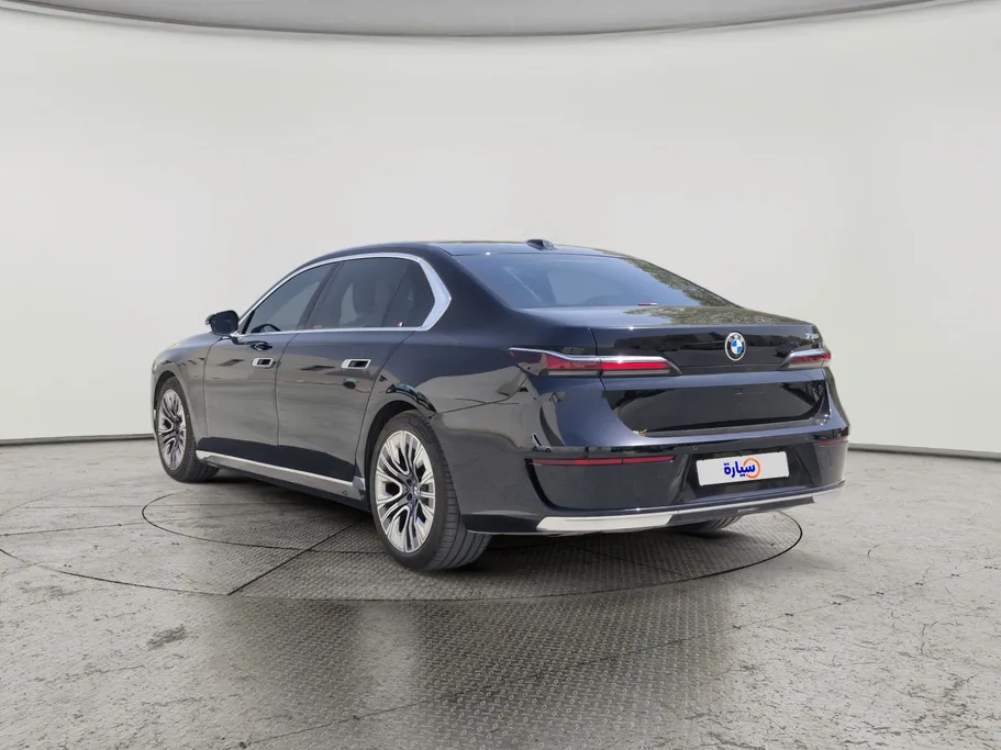 بي ام دبليو الفئة السابعة 735i 2025 