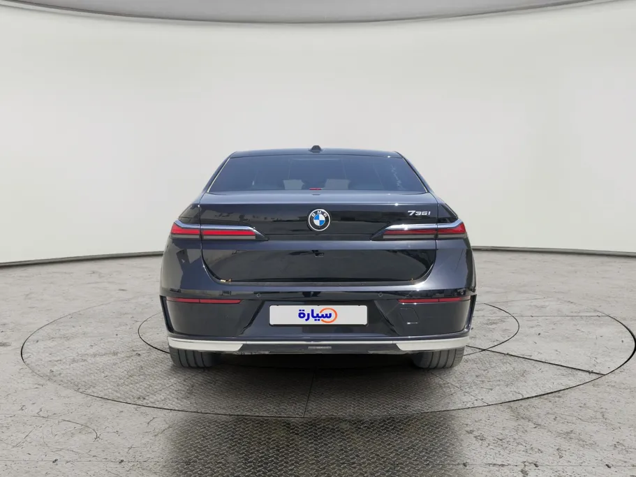 بي ام دبليو الفئة السابعة 735i 2025 