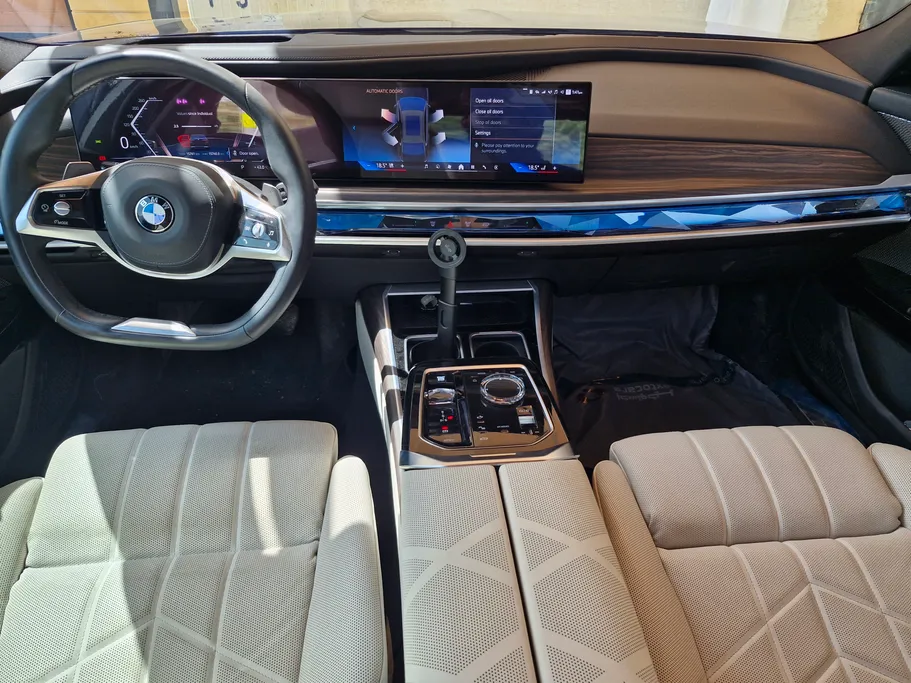 بي ام دبليو الفئة السابعة 735i 2025 