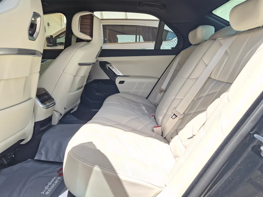 بي ام دبليو الفئة السابعة 735i 2025 