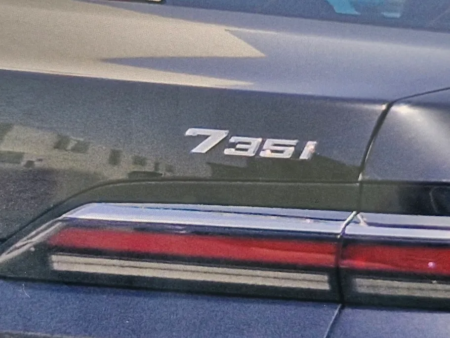 بي ام دبليو الفئة السابعة 735i 2025 