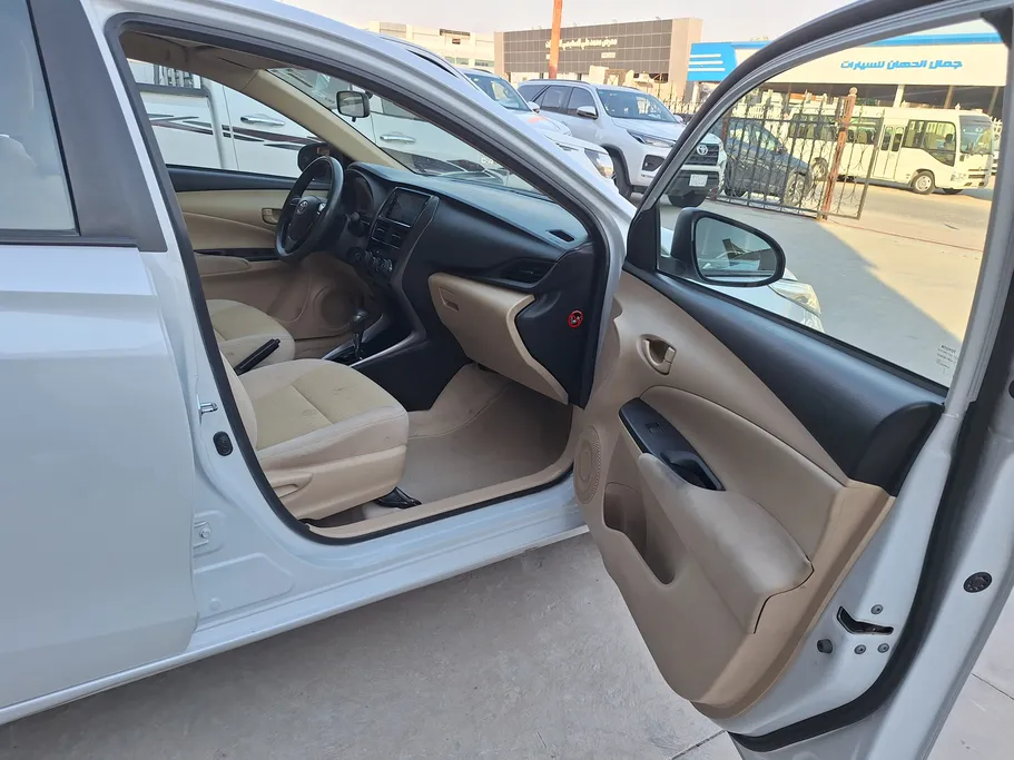2022 Toyota Yaris  Y 