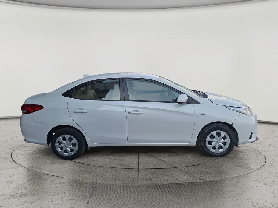 2022 Toyota Yaris  Y 