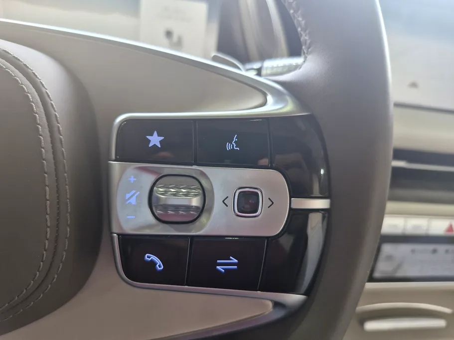 2023 Genesis G90 Royal 