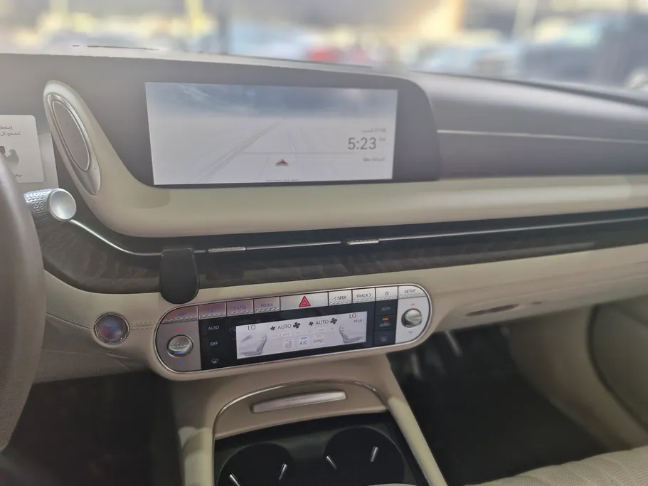 2023 Genesis G90 Royal 