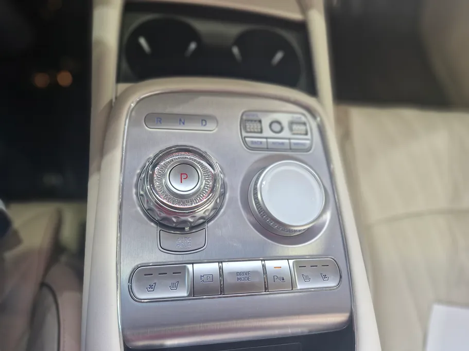 2023 Genesis G90 Royal 