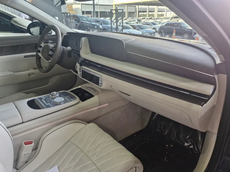 2023 Genesis G90 Royal 