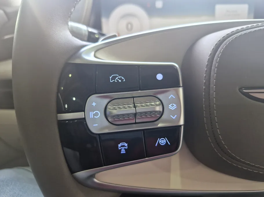 2023 Genesis G90 Royal 