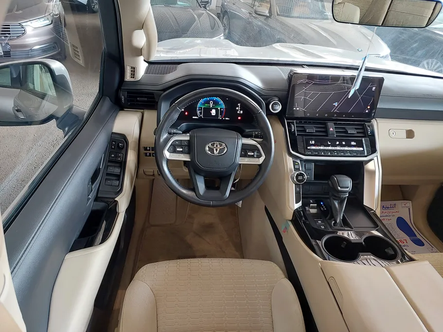 تويوتا لاندكروزر GXR 2025 