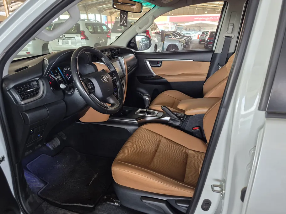 2023 Toyota Fortuner VX 