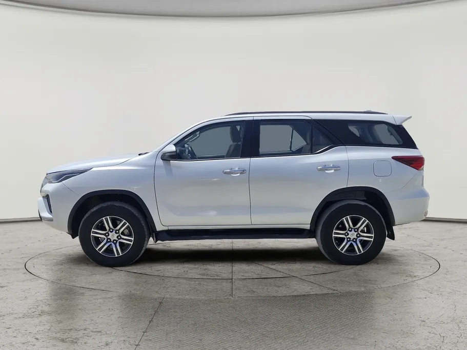 2023 Toyota Fortuner VX 