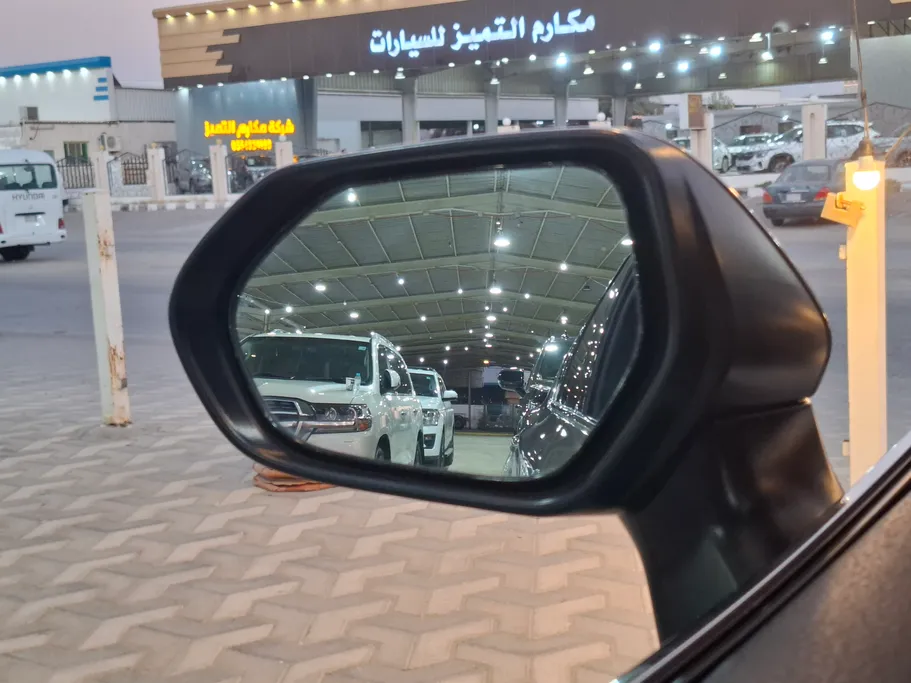 تويوتا كامري LE 2025 