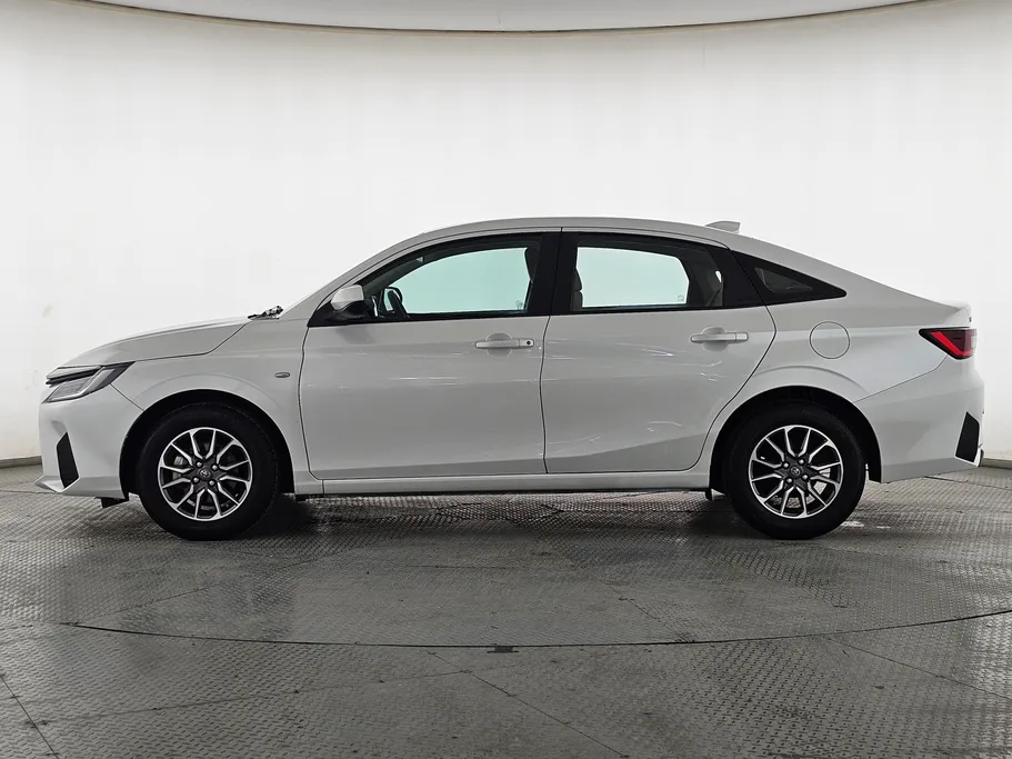 2023 Toyota Yaris  Y 