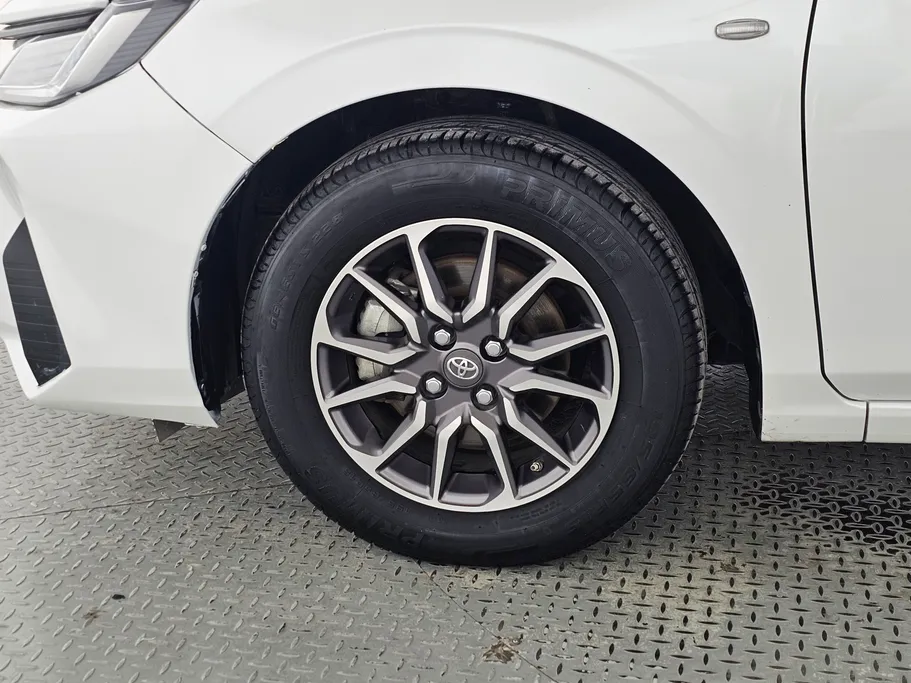 2023 Toyota Yaris  Y 