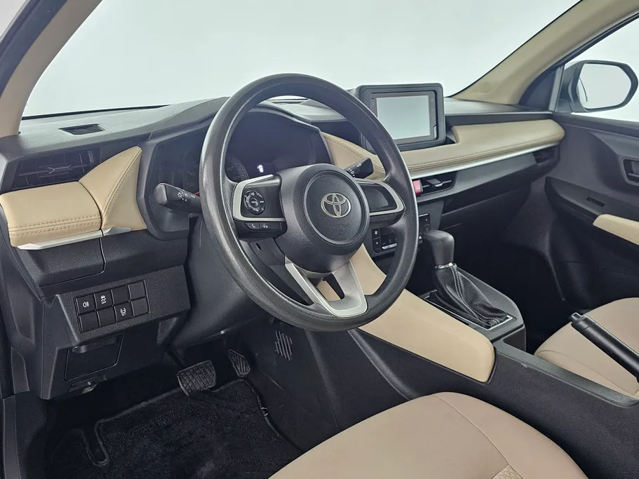2023 Toyota Yaris  Y 