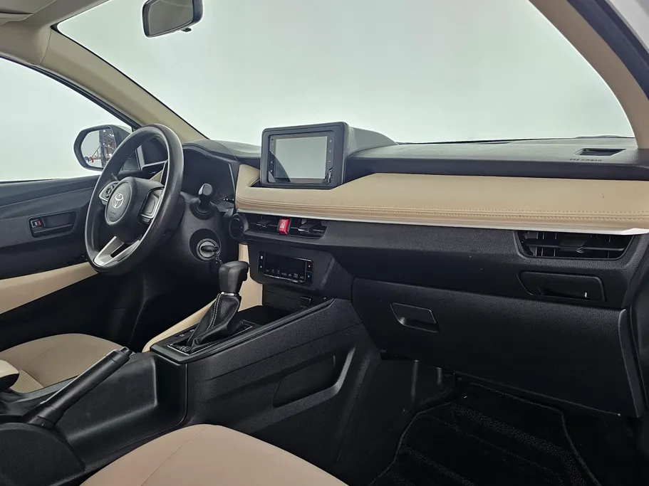 2023 Toyota Yaris  Y 