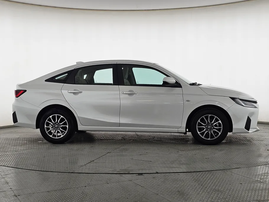 2023 Toyota Yaris  Y 