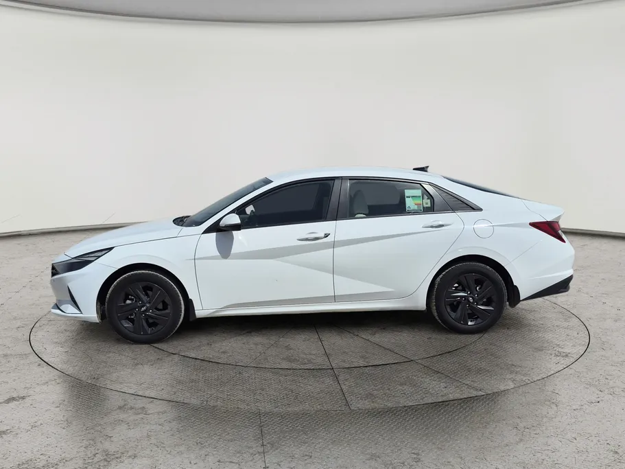 2023 Hyundai Elantra Smart 