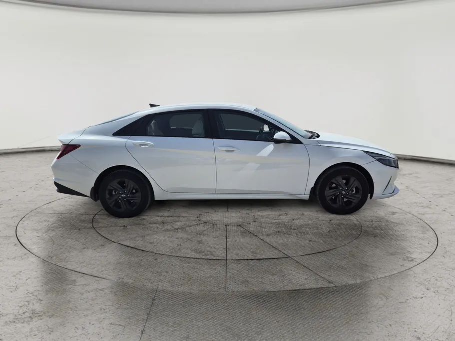 2023 Hyundai Elantra Smart 
