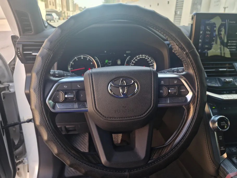 تويوتا لاندكروزر VXR 2024 