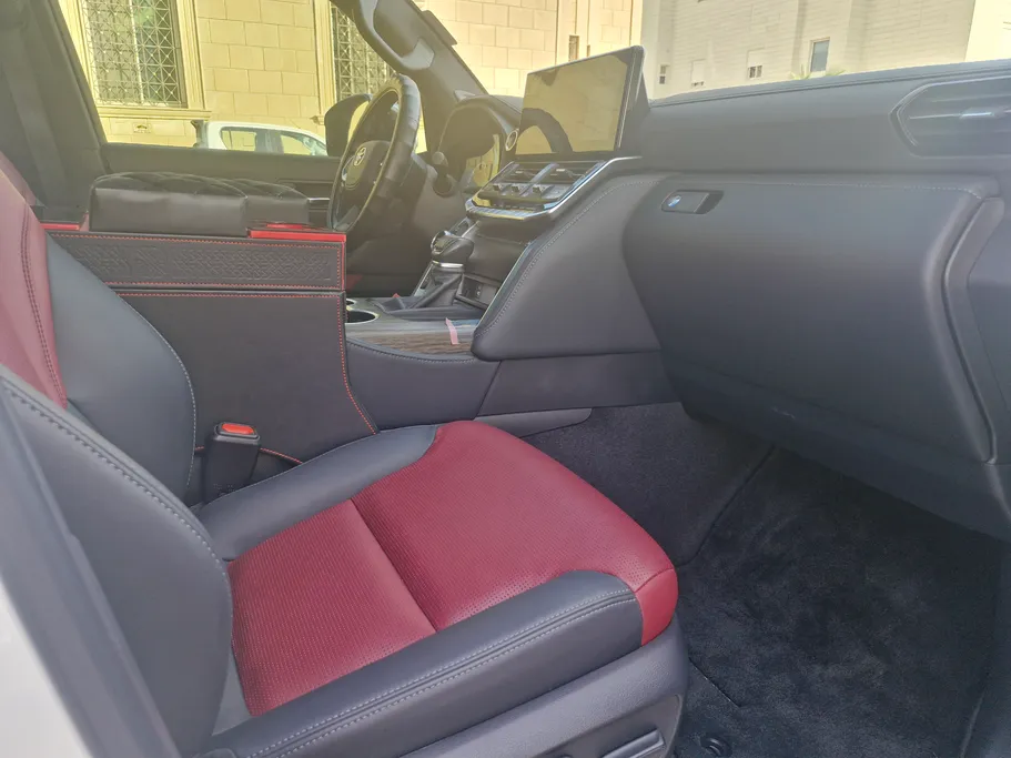 تويوتا لاندكروزر VXR 2024 