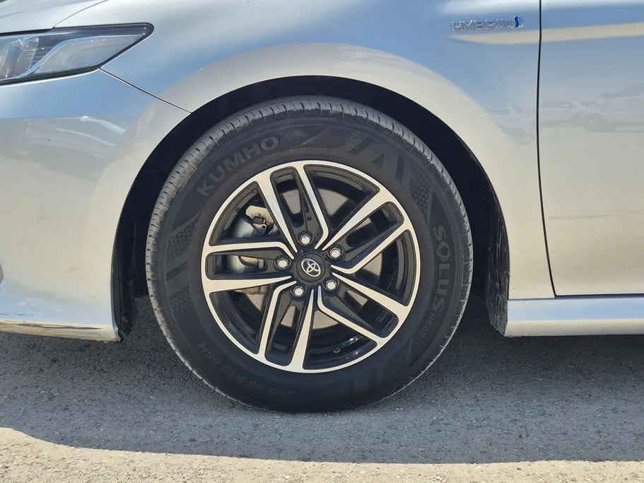 2022 Toyota Camry  LE HEV 
