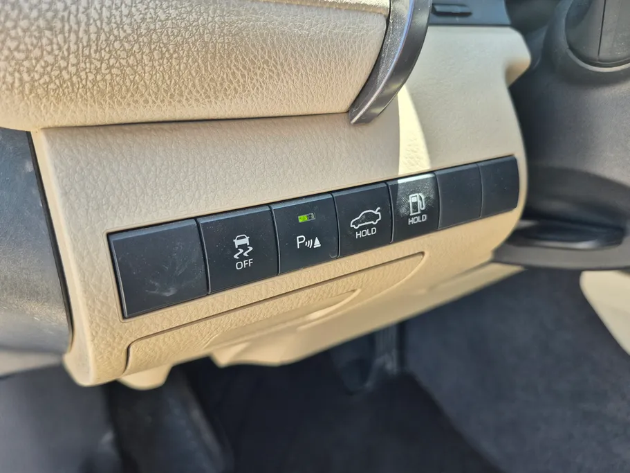2022 Toyota Camry  LE HEV 
