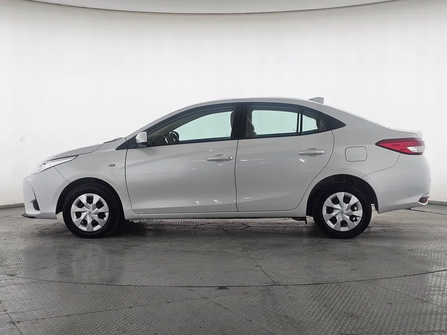 2022 Toyota Yaris  Y 
