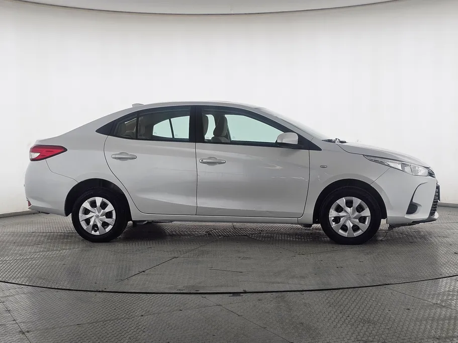 2022 Toyota Yaris  Y 