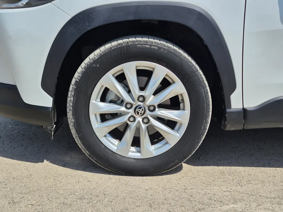 2024 Toyota Corolla Cross XLE HEV 