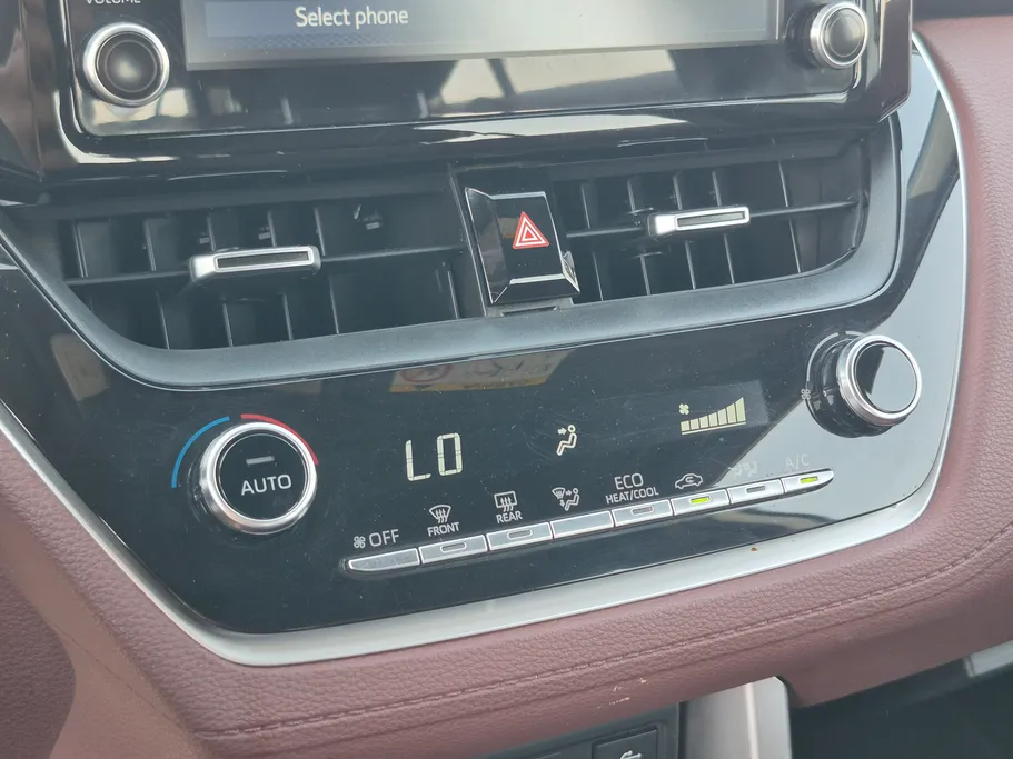 2024 Toyota Corolla Cross XLE HEV 