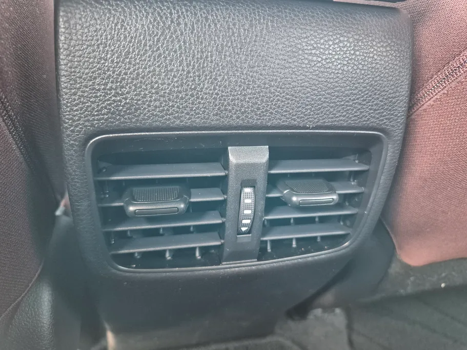 2024 Toyota Corolla Cross XLE HEV 