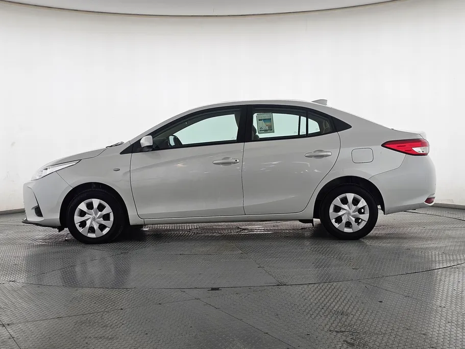 2022 Toyota Yaris  Y 