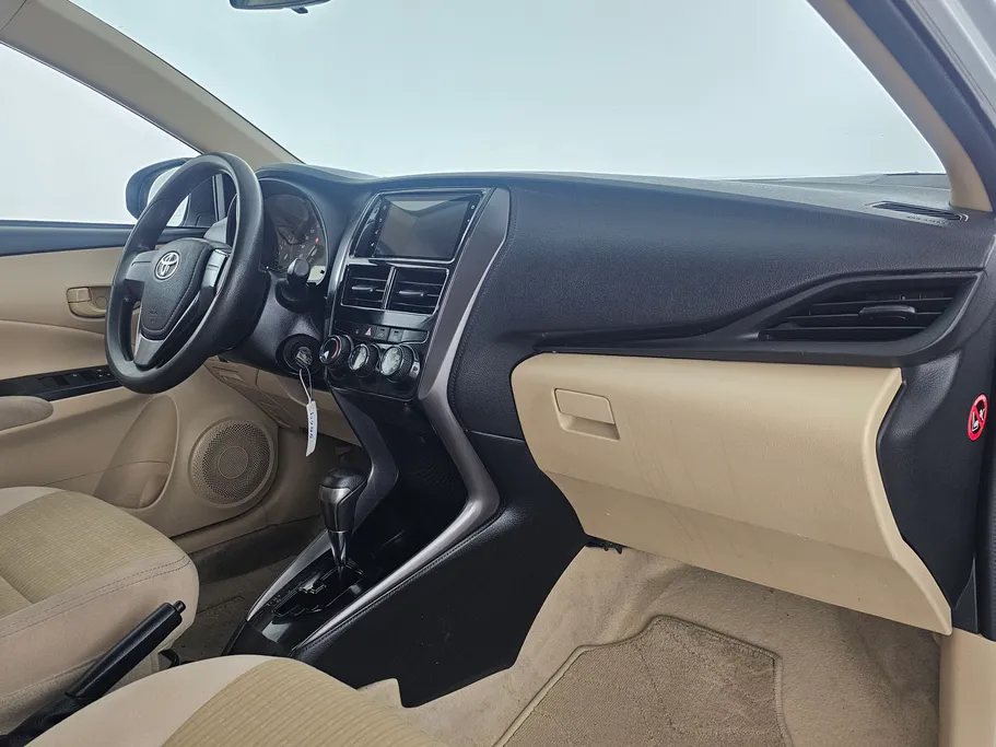 2022 Toyota Yaris  Y 
