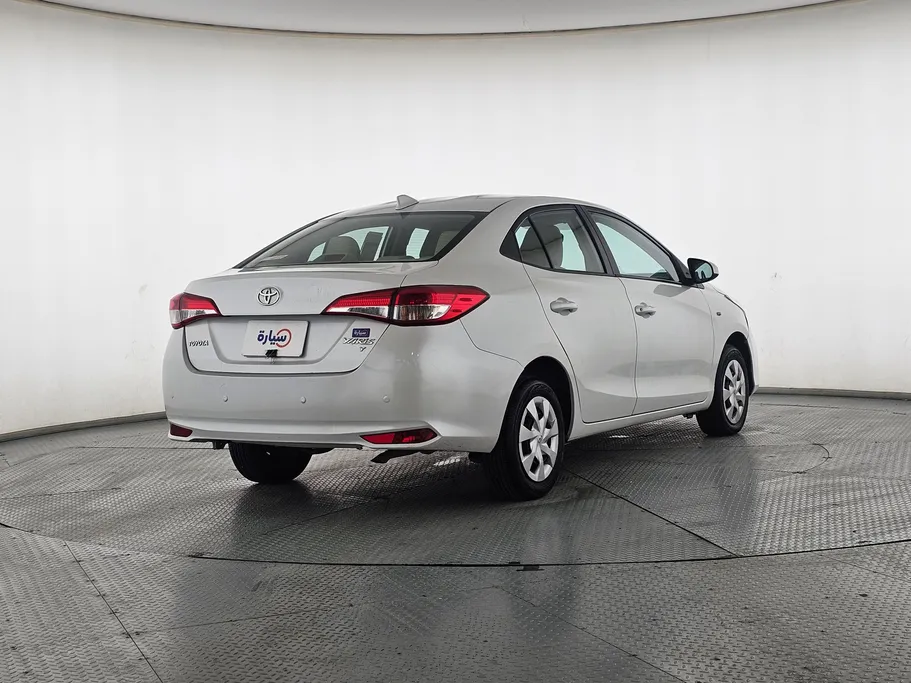 2022 Toyota Yaris  Y 