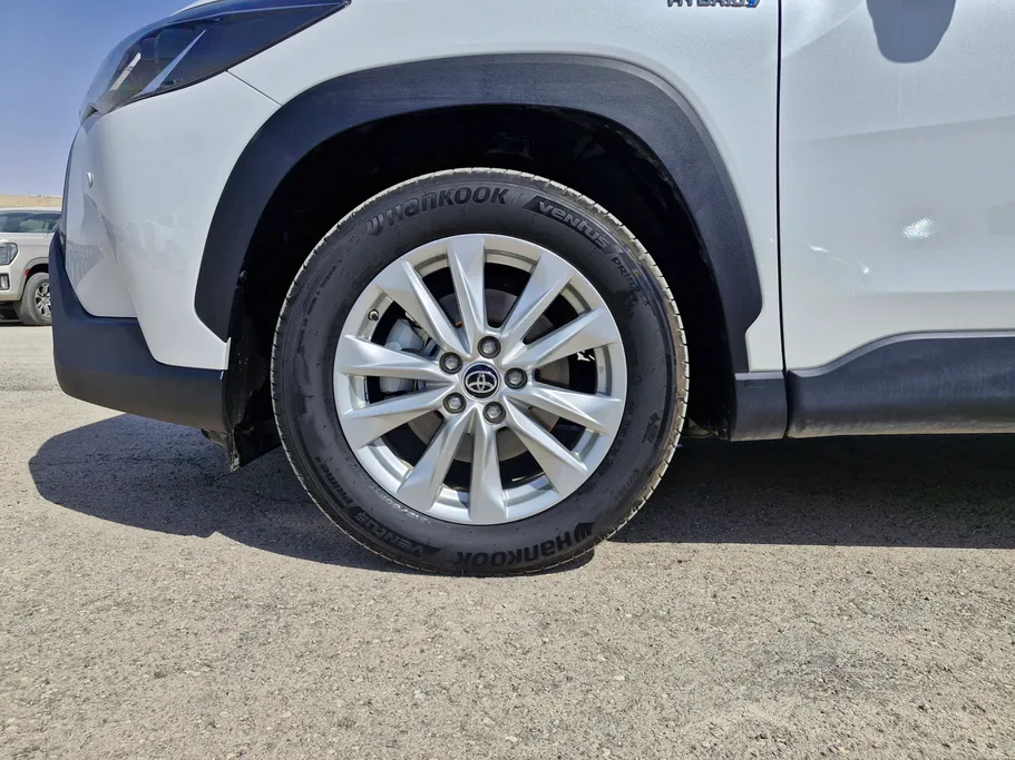 2024 Toyota Corolla Cross XLE HEV 