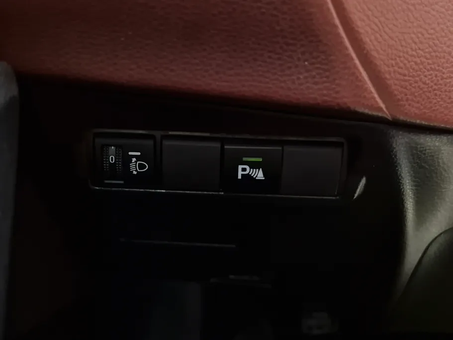 2024 Toyota Corolla Cross XLE HEV 