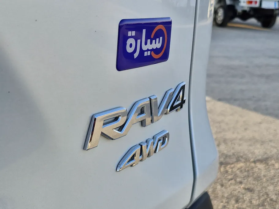 تويوتا راف فور LE 2024 