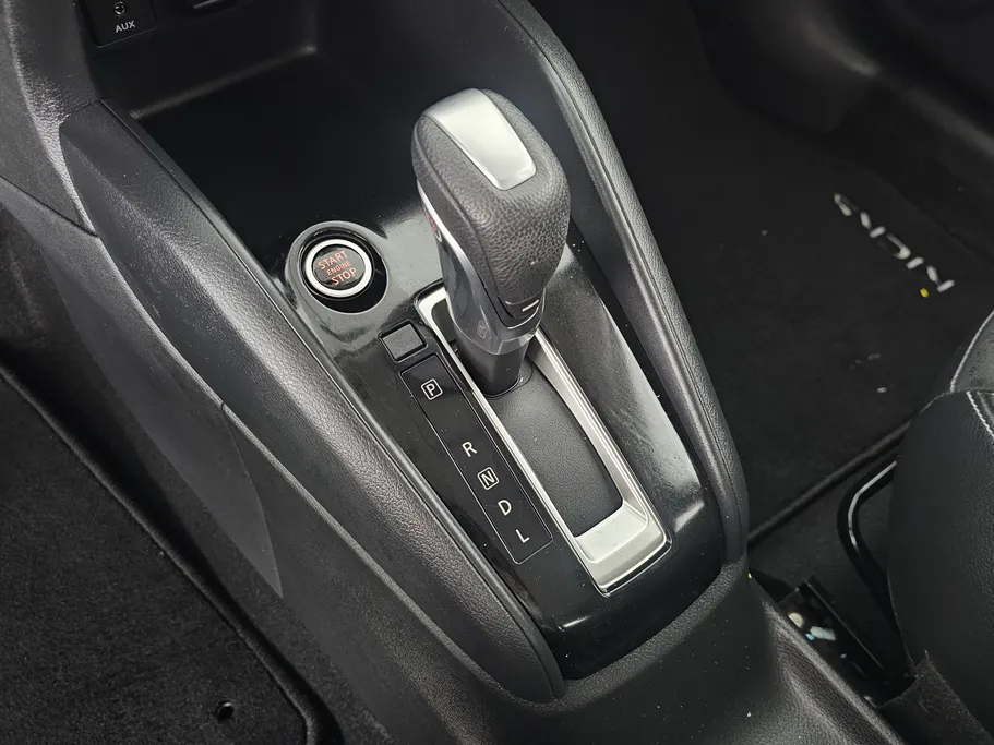 2020 Nissan Kicks SL 