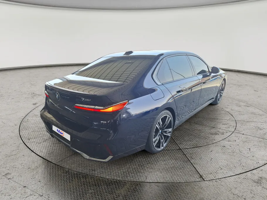 بي ام دبليو الفئة السابعة 735i 2023 